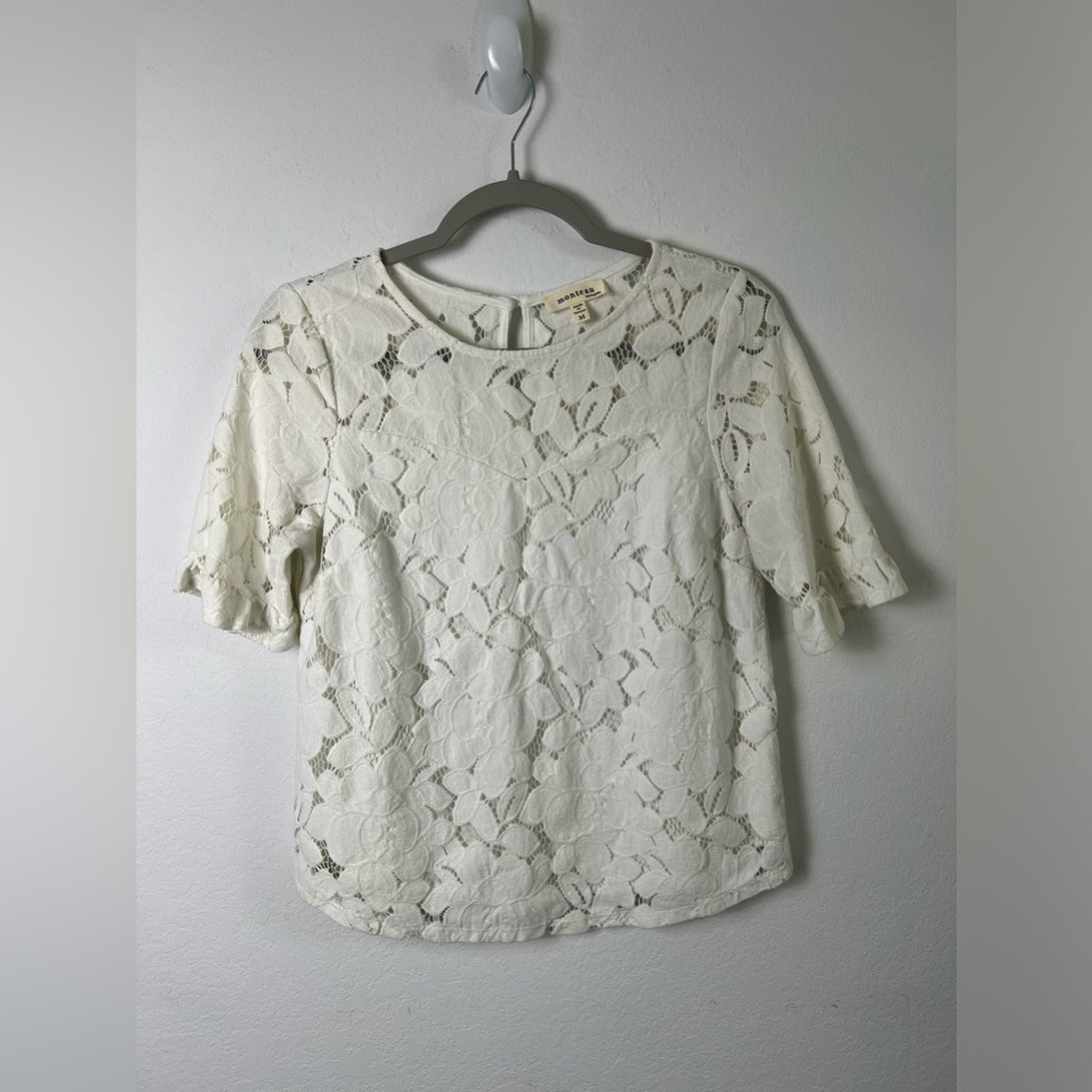 Monteau Los Angeles White Floral Lace Short Sleeve Top